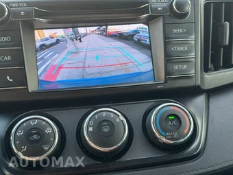 2018 Toyota RAV4 LE - miniatura 18