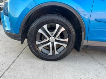 2018 Toyota RAV4 LE - miniatura 19