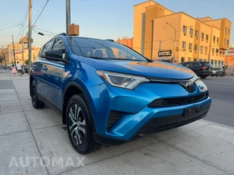 2018 Toyota RAV4 LE - miniatura 4
