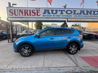 2018 Toyota RAV4 LE - miniatura 5