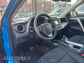 2018 Toyota RAV4 LE - miniatura 7