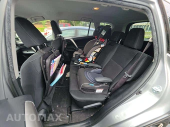 2018 Toyota RAV4 LE – miniatura 13
