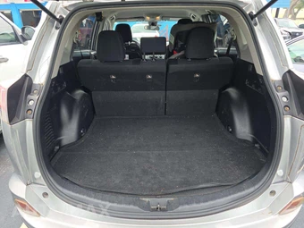 2018 Toyota RAV4 LE – miniatura 14