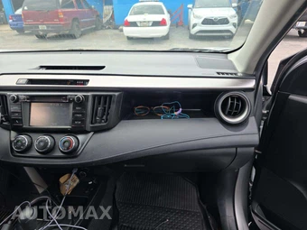 2018 Toyota RAV4 LE – miniatura 19