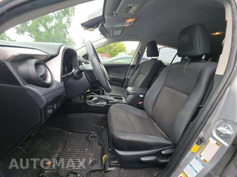 2018 Toyota RAV4 LE – miniatura 6