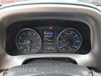2018 Toyota RAV4 LE – miniatura 9