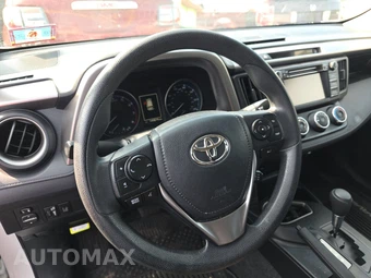 2018 Toyota RAV4 LE – miniatura 10
