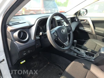 2018 Toyota RAV4 LE – miniatura 11