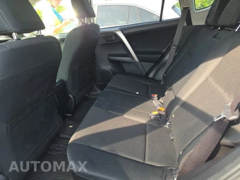 2018 Toyota RAV4 LE – miniatura 13