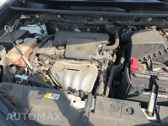 2018 Toyota RAV4 LE – miniatura 15