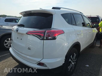 2018 Toyota RAV4 LE – miniatura 4
