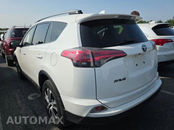 2018 Toyota RAV4 LE – miniatura 6