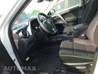 2018 Toyota RAV4 LE – miniatura 7