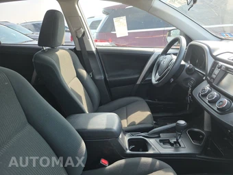 2018 Toyota RAV4 LE – miniatura 8