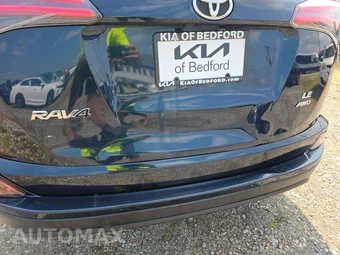 2018 Toyota RAV4 LE – miniatura 26