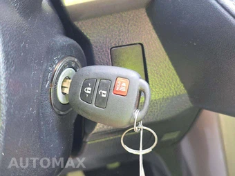 2018 Toyota RAV4 LE – miniatura 5