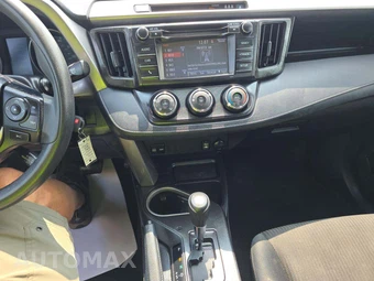 2018 Toyota RAV4 LE – miniatura 7