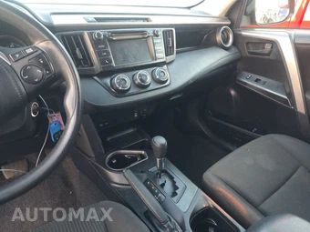 2018 Toyota RAV4 LE – miniatura 11
