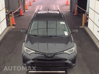2018 Toyota RAV4 LE – miniatura 2