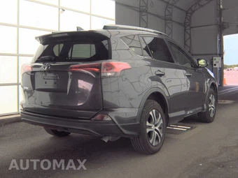 2018 Toyota RAV4 LE – miniatura 4