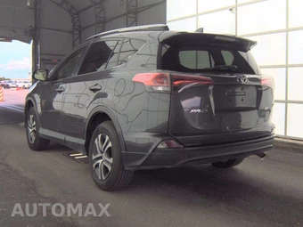 2018 Toyota RAV4 LE – miniatura 6