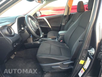 2018 Toyota RAV4 LE – miniatura 7