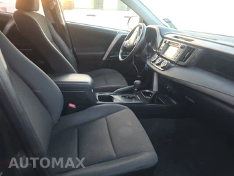 2018 Toyota RAV4 LE – miniatura 8
