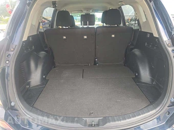 2018 Toyota RAV4 LE – miniatura 11