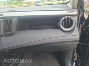 2018 Toyota RAV4 LE – miniatura 16