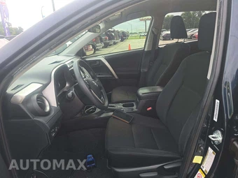 2018 Toyota RAV4 LE – miniatura 3