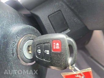 2018 Toyota RAV4 LE – miniatura 5