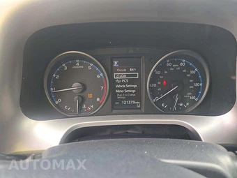 2018 Toyota RAV4 LE – miniatura 6