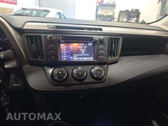 2018 Toyota RAV4 LE – miniatura 10