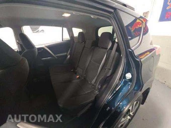 2018 Toyota RAV4 LE – miniatura 13