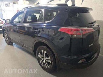 2018 Toyota RAV4 LE – miniatura 2