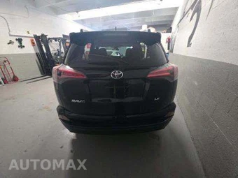 2018 Toyota RAV4 LE – miniatura 26
