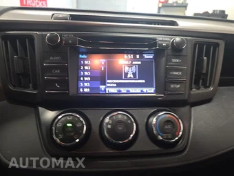 2018 Toyota RAV4 LE – miniatura 29