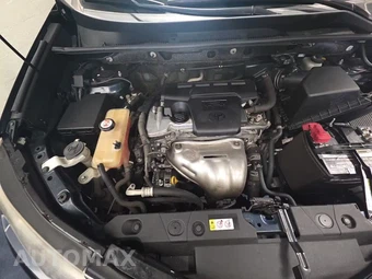 2018 Toyota RAV4 LE – miniatura 31
