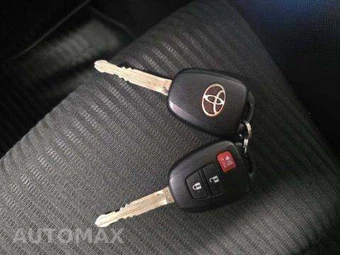 2018 Toyota RAV4 LE – miniatura 8