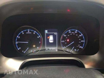 2018 Toyota RAV4 LE – miniatura 9