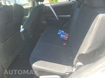2018 Toyota RAV4 LE – miniatura 13