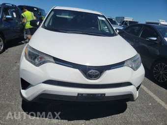 2018 Toyota RAV4 LE – miniatura 2