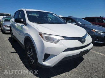 2018 Toyota RAV4 LE – miniatura 3
