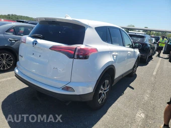 2018 Toyota RAV4 LE – miniatura 4