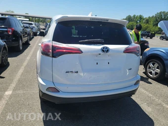 2018 Toyota RAV4 LE – miniatura 5