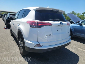2018 Toyota RAV4 LE – miniatura 6