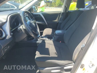 2018 Toyota RAV4 LE – miniatura 7