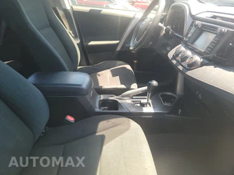 2018 Toyota RAV4 LE – miniatura 8