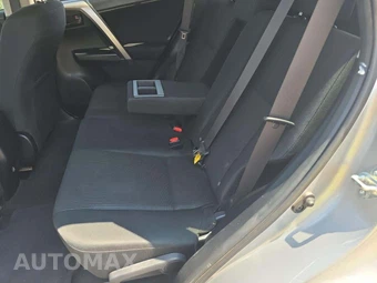 2018 Toyota RAV4 LE - miniatura 10
