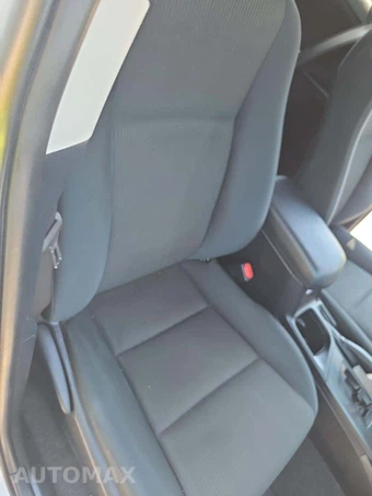 2018 Toyota RAV4 LE - miniatura 15